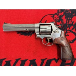Smith & Wesson 629-6 Deluxe...